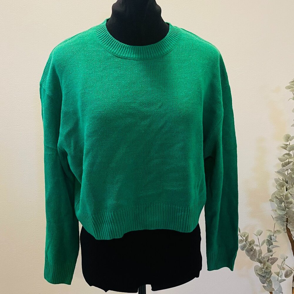 Comfy Lightweight Emerald Green Sweater – Size Small, Excellent Condition